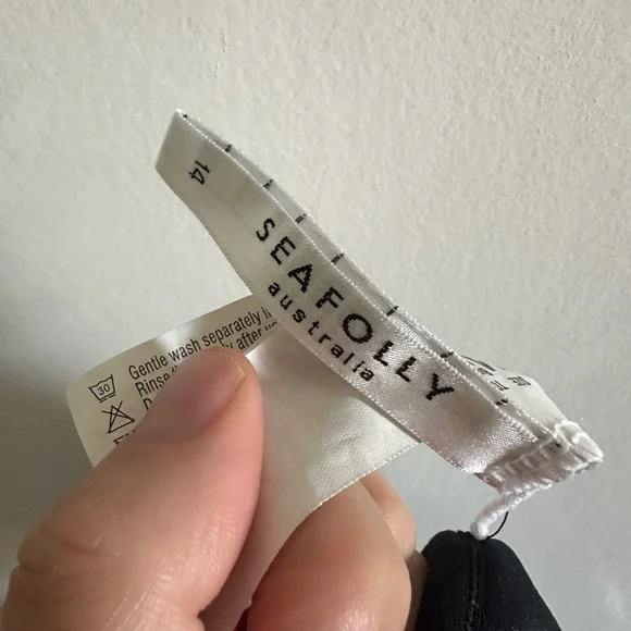 Seafolly Australia Black Quilted Fixed Tri Strappy Bikini Top size 14 EUC - Picture 11 of 12